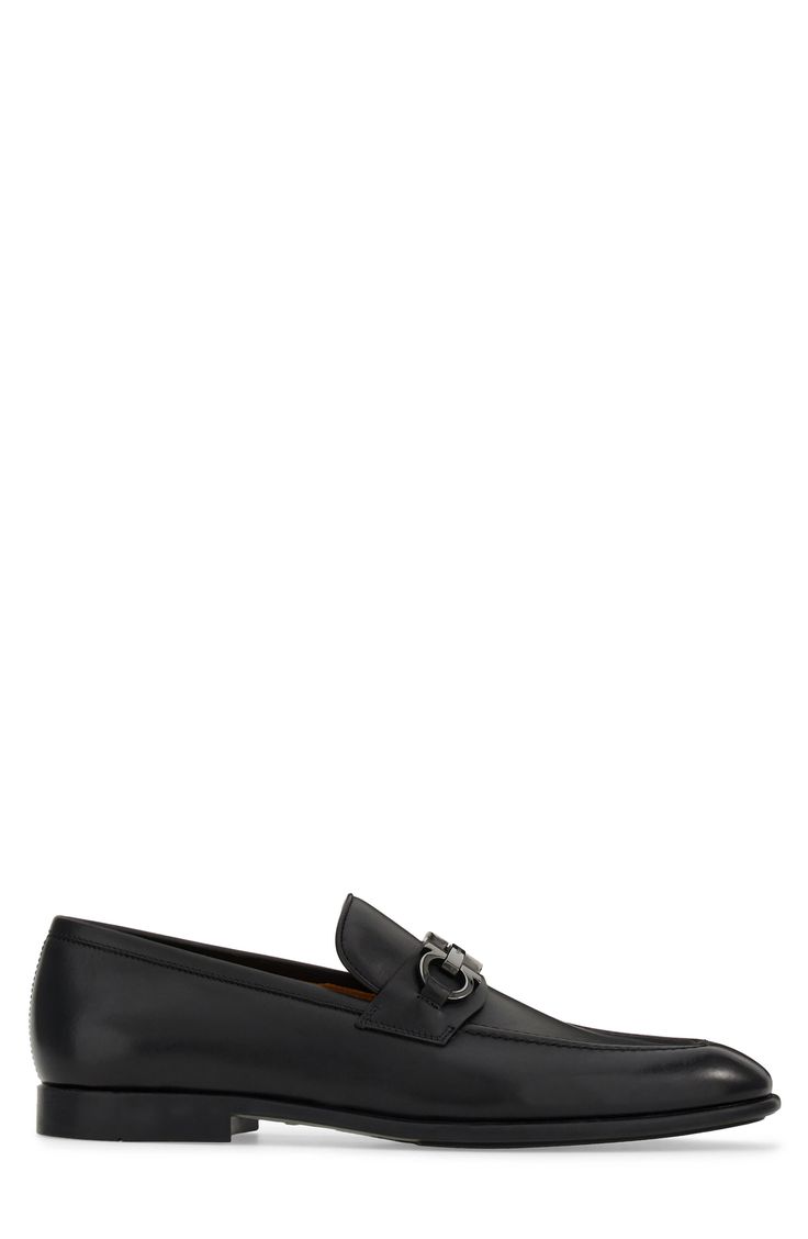 FERRAGAMO FOSTER ( Like New )
